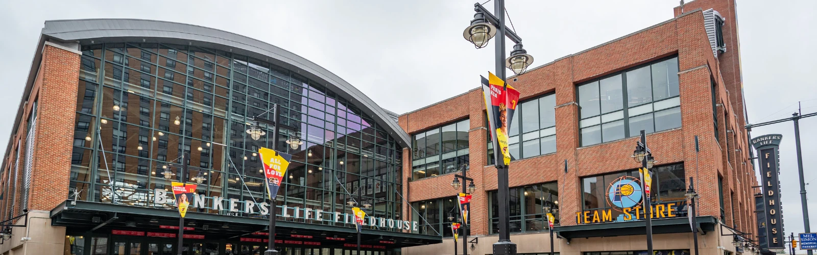 Closest Hotel to Bankers Life Fieldhouse: 14 Stays Near Downtown Indy Attractions