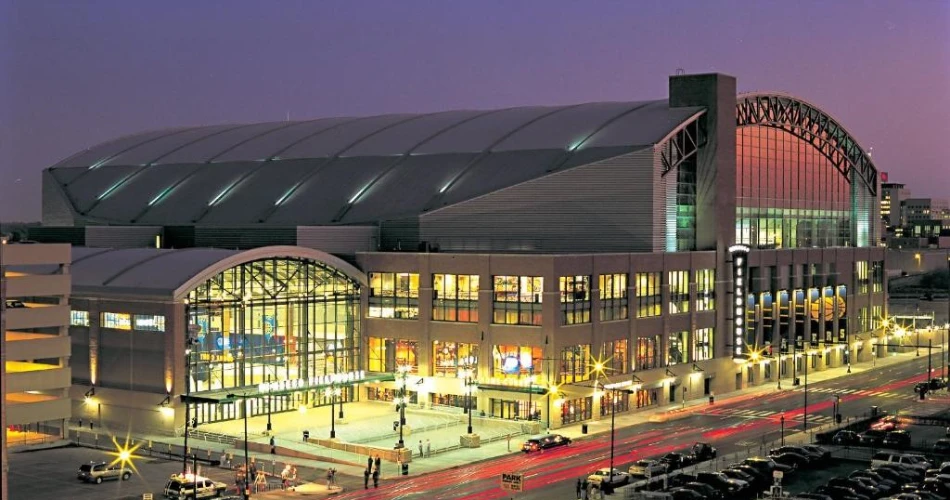 Closest Hotel to Bankers Life Fieldhouse: 14 Stays Near Downtown Indy Attractions