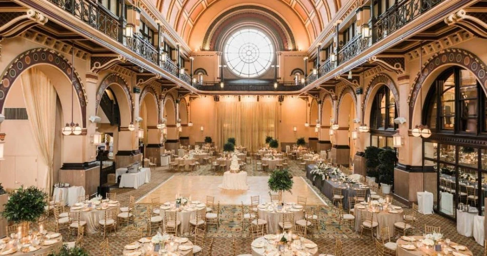 Closest Hotel to Bankers Life Fieldhouse: 14 Stays Near Downtown Indy Attractions