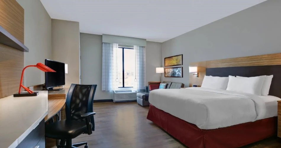 Closest Hotel to Bankers Life Fieldhouse: 14 Stays Near Downtown Indy Attractions