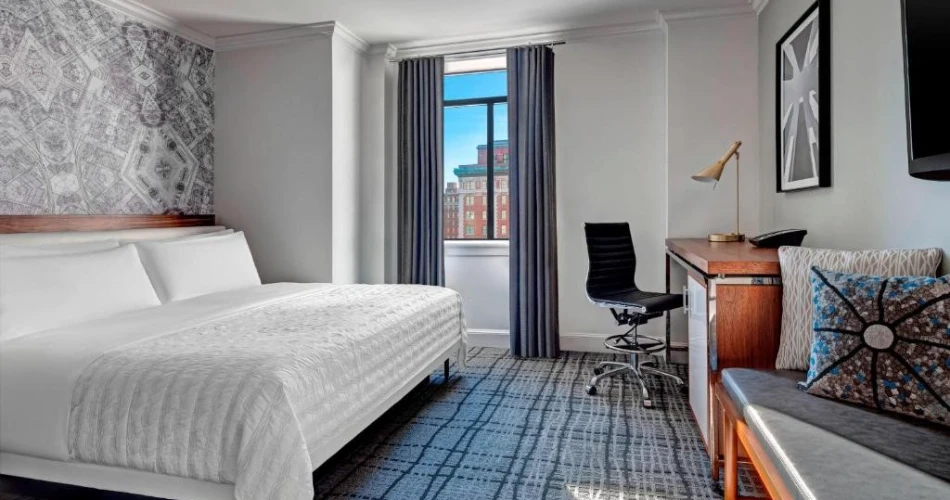 Closest Hotel to Bankers Life Fieldhouse: 14 Stays Near Downtown Indy Attractions