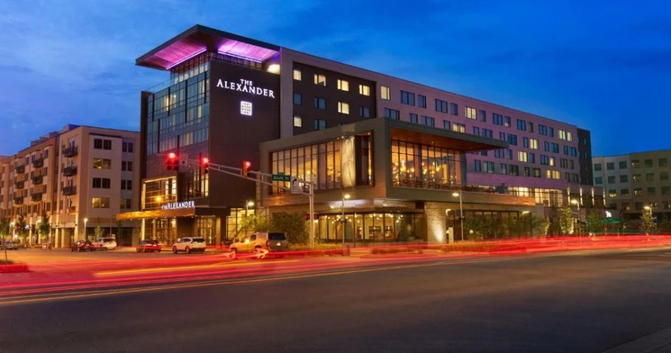 Closest Hotel to Bankers Life Fieldhouse: 14 Stays Near Downtown Indy Attractions